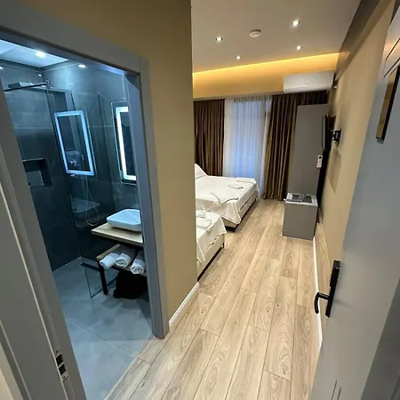 Europa Hotel *